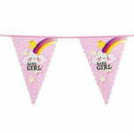 Een leuke geboorteslinger met de tekst Baby Girl op de vlaggetjes. Daarnaast is het vlaggetje voorzien van een printje van een eendje, regenboog & een wolkje.