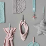 Leuke gebreide muts in de kleur grijs met een lief gebreid motiefje uit de collectie Diamond Knit van Jollein.