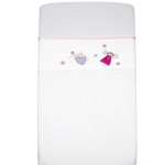 Dit geweldig mooie laken van het kwaliteitsmerk Briljant Baby is gemaakt van hoge kwaliteit katoen en is voorzien van leuke details. De feeën zijn op het lakentje geborduurd.