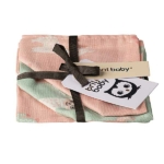 De hydrofiele washandjes Lama van het merk Briljant Baby zijn erg zacht. Set bestaat uit 3 washandjes in 2 uitvoeringen: 2x roze met witte lama's en groene cactussen & 1x mint met witte lama's en roze cactussen.