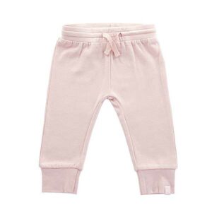 Een leuk effen broekje in de kleur zacht roze uit de collectie Lama Blush Pink van Jollein. Het broekje heeft een elastische band met koordje.