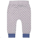 Een leuk grijs broekje met blauwe sterren uit de collectie Stars van Dirkje Babywear. Elastische grijze tailleband met blauw koordje. Boorden pijpjes zijn blauw. 