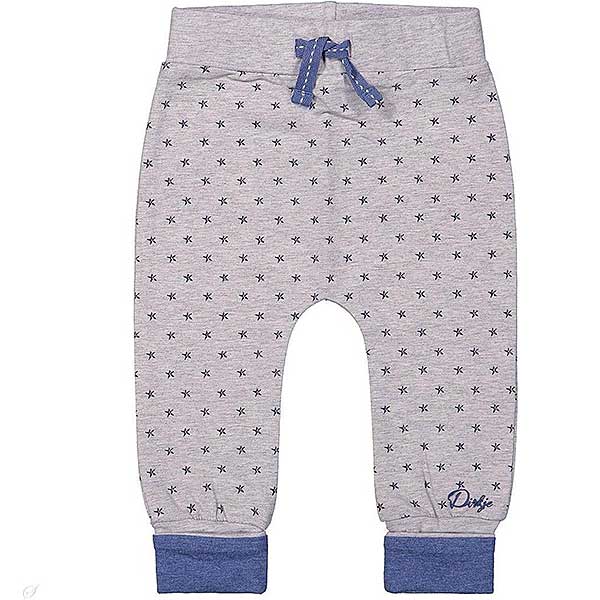 Een leuk grijs broekje met blauwe sterren uit de collectie Stars van Dirkje Babywear. Elastische grijze tailleband met blauw koordje. Boorden pijpjes zijn blauw.
