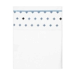 Een leuke wit ledikant lakentje, afgezet met een satijnen bies en een rand met kruisjes in de kleuren zwart en zilverblauw uit de collectie Crizzz Crozzz van Briljant Baby.