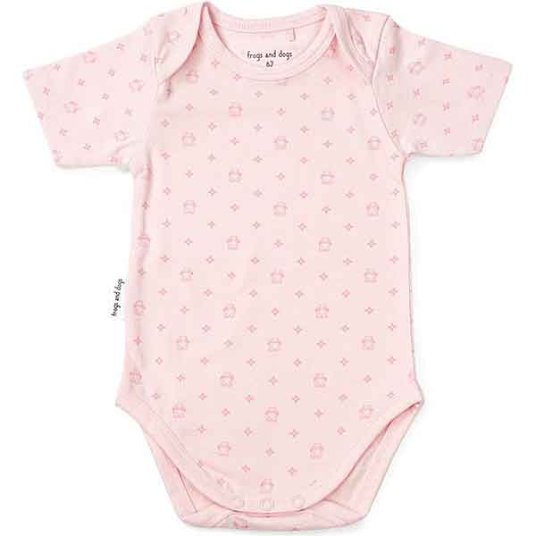 Een leuk rompertje in de kleur roze met korte mouw van het merk Frogs and Dogs uit de collectie Friends Forever. Het logootje van Forever Friends is overall geprint op het rompertje.