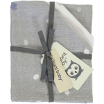 Heerlijke hydrofiele multidoeken of luiers Sunny Grijs uit de collectie van Briljant Baby. De multidoeken bestaan uit 2 designs: 2x grijs met wit/blauwe stippen & 1x wit met blauw/grijze stippen.
