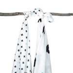 Deze hydrofiele multidoeken of swadddle in de kleurwit uit de collectie van Crizzz Crozzz zijn van het merk Briljant Baby en zijn erg zacht. Wordt geleverd met 2 verschillende designs.