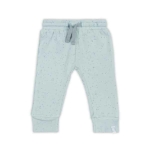 Een leuk groen broekje met een fijne stippenprint in donkergroen uit de collectie Mini Dots Stone Green van Jollein. Broekje heeft een elastische band met koordje. 