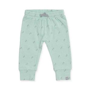 Een leuk zachtgroen broekje met een lichtgrijze print van boompjes uit de collectie Forest van Jollein. Heerlijk zacht en comfortabel voor jouw kleintje. 
