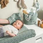 Leuke washandjes uit de collectie Nature van Jollein in de kleur groen & wit. De washandjes hebben een trend bladerenprint en worden geleverd in 2 verschillende uitvoeringen.