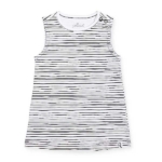 Een leuk mouwloos jurkje in het wit met fijne zwarte streepjes. Dit jurkje komt uit de collectie Stripes van Jollein. Heerlijk voor de warme dagen.