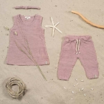 Mooi roze jurkje van biologisch hydrofiel katoen. Het jurkje is gemaakt van 'gekreukelde' stof. Je vindt het jurkje in de Cotton wrinkled collectie van Jollein.