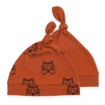 Het knoopmutsje is roestbruin met print van tijgerkoppen. Je vindt het knoopmutsje in de Wild Animals Tiger collectie van Jollein.