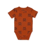 Een leuk roestbruine rompertje met korte mouwen uit de collectie Wild Animals Tiger Rust van Jollein. Romper heeft een zwarte print van een tijgerhoofd. 