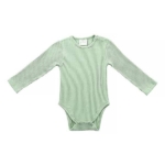 Leuke groene romper van fijne ribstof van Jollein uit de collectie Rib Forest Green. Het rompertje heeft lange mouwen en is gemaakt van biologisch katoen en elastaan.