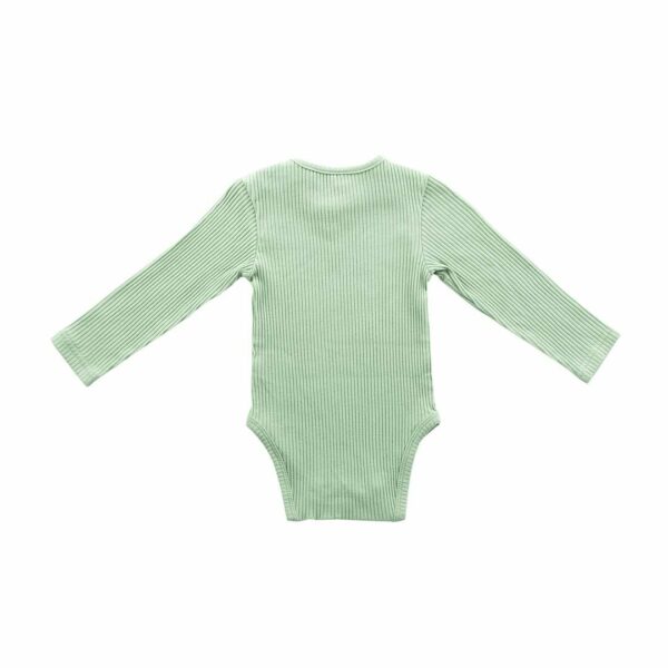 Leuke groene romper van fijne ribstof van Jollein uit de collectie Rib Forest Green. Het rompertje heeft lange mouwen en is gemaakt van biologisch katoen en elastaan.