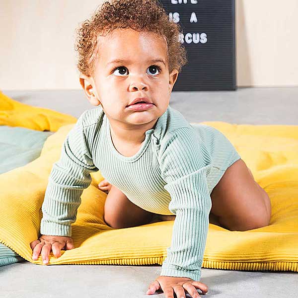 Leuke groene romper van fijne ribstof van Jollein uit de collectie Rib Forest Green. Het rompertje heeft lange mouwen en is gemaakt van biologisch katoen en elastaan.