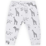 Een leuk wit broekje met een dierenprint in het zwart uit de collectie Safari van Jollein. De dierenprint bestaat uit olifanten, giraffes, leeuwen en zebra's. Het broekje heeft een elastische band met koordje.
