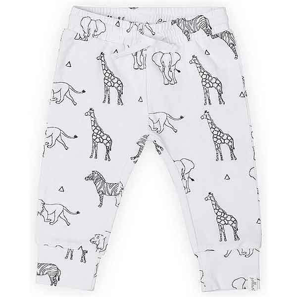 Een leuk wit broekje met een dierenprint in het zwart uit de collectie Safari van Jollein. De dierenprint bestaat uit olifanten, giraffes, leeuwen en zebra's. Het broekje heeft een elastische band met koordje.
