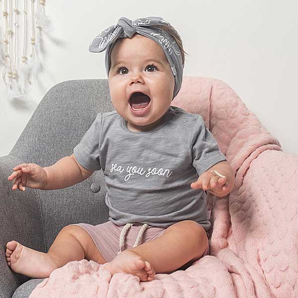 Een gave roze short voor jouw kleintje uit de Wrinckled Pink collectie van Jollein. De tailleband is voorzien van elastiek en een koord. Gemaakt van biologisch katoen.Â