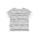 Mooi zomer shirtje voor baby's met toffe print van Jollein. Het witte shirtje heeft een leuke opdruk met zwarte streepjes en komt uit de collectie Stripes van Jollein.