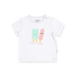Dit witte t-shirtje met korte mouw is leuk voor in de zomer of in de lente met een vestje erover. Het t-shirtje met leuke opdruk van een vrolijke ijsjes in zachte kleuren en is goed te combineren met de effen broekjes uit de Jollein kledingcollectie. In de schouder van het t-shirtje zitten handige drukknoopjes zodat omkleden lekker makkelijk gaat.