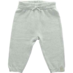 Een fijn gebreid broekje in de kleur lichtgrijs uit de collectie Pretty Knit van Jollein. Heerlijk zacht en uiterst comfortabel voor je kleintje. Het broekje heeft een elastische band met een koordje.