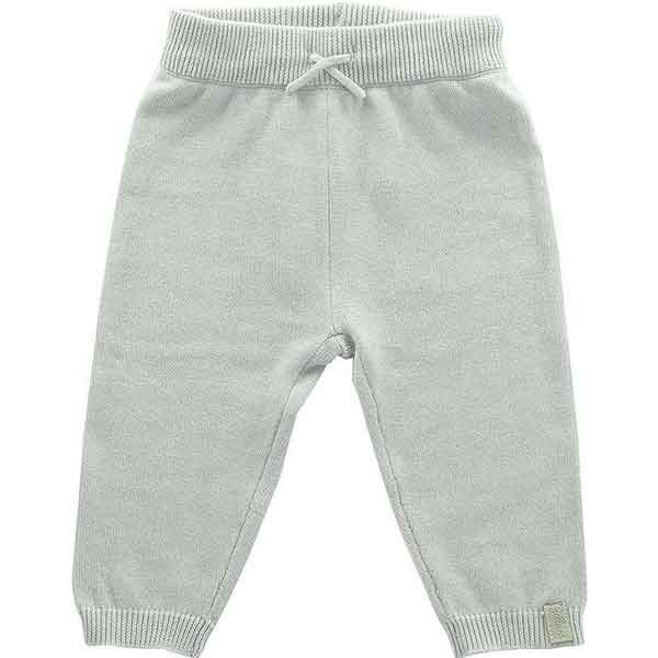 Een fijn gebreid broekje in de kleur lichtgrijs uit de collectie Pretty Knit van Jollein. Heerlijk zacht en uiterst comfortabel voor je kleintje. Het broekje heeft een elastische band met een koordje.
