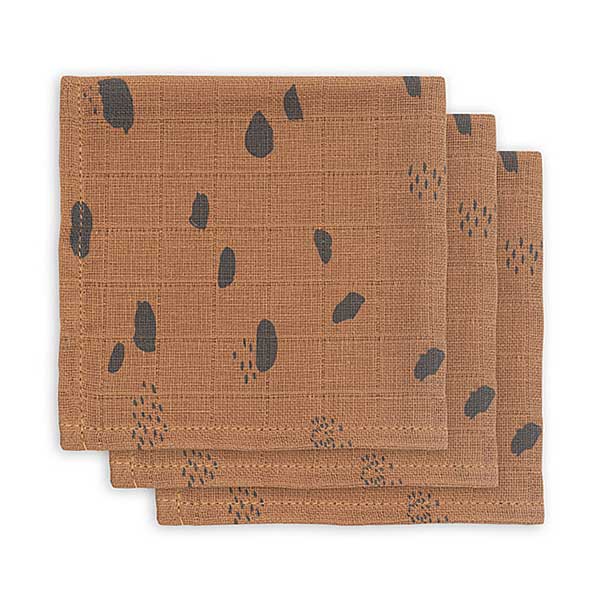 Deze leuke monddoekjes of spuugdoekjes uit de collectie Spot Caramel van Jollein, zijn fijn om te gebruiken bij het voeden van de baby. Ze zijn zacht en nemen makkelijk vocht ook. Alle doekjes hebben hetzelfde design.