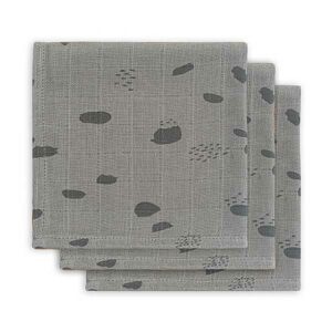 Deze leuke monddoekjes of spuugdoekjes uit de collectie Spot Storm Grey van Jollein, zijn fijn om te gebruiken bij het voeden van de baby. Ze zijn zacht en nemen makkelijk vocht ook. Alle doekjes hebben hetzelfde design.