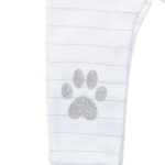 Een heerlijk zacht boxpakje in de kleur wit met subtiele print uit de collectie Lucky van Frogs and Dogs. De print is gemaakt in de kleuren lichtgrijs en zilver.