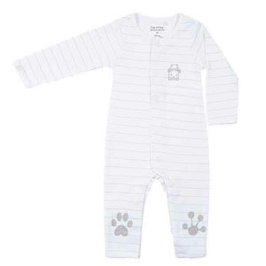 Een heerlijk zacht boxpakje in de kleur wit met subtiele print uit de collectie Lucky van Frogs and Dogs. De print is gemaakt in de kleuren lichtgrijs en zilver.