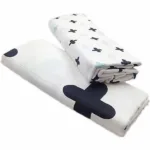 Deze hydrofiele multidoeken of swadddle in de kleurwit uit de collectie van Crizzz Crozzz zijn van het merk Briljant Baby en zijn erg zacht. Wordt geleverd met 2 verschillende designs.