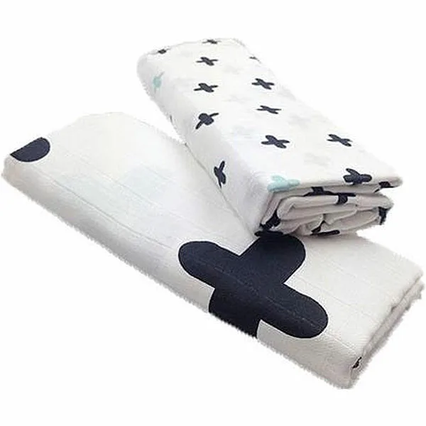 Deze hydrofiele multidoeken of swadddle in de kleurwit uit de collectie van Crizzz Crozzz zijn van het merk Briljant Baby en zijn erg zacht. Wordt geleverd met 2 verschillende designs.
