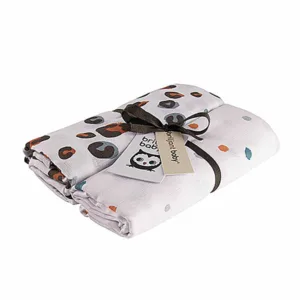 Handige en zachte hydrofiele multidoeken/swaddles van Briljant Baby met het design Africa Blue.  Bestaand uit 2 designs: 1x met een eigentijdse panterprint in de kleuren bruin & blauw & 1x met vlekken in de kleur bruin en blauw
