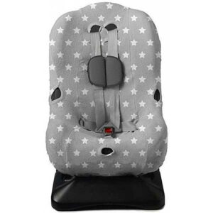 Hier vindt je de mooie autostoelhoes van Thijs Grijs uit de collectie van Briljant Baby in de kleur grijs. De hoes heeft een mooie print van witte sterren.