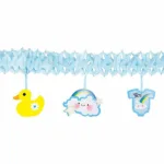 Een leuke slinger voor een babyshower of als aankondiging dat je kleintje is geboren. De slinger is blauw van kleur en heeft verschillende figuurtjes onder de slinger hangen.