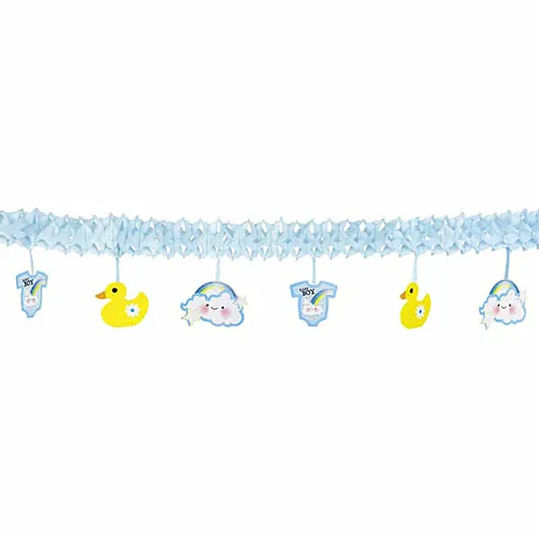 Een leuke slinger voor een babyshower of als aankondiging dat je kleintje is geboren. De slinger is blauw van kleur en heeft verschillende figuurtjes onder de slinger hangen.