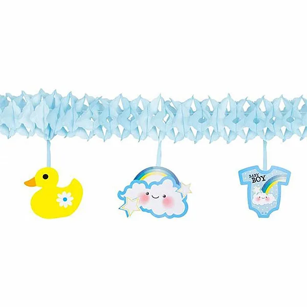 Een leuke slinger voor een babyshower of als aankondiging dat je kleintje is geboren. De slinger is blauw van kleur en heeft verschillende figuurtjes onder de slinger hangen.