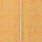 Een mooie en makkelijke slaapzak van Briljant Baby in het design Minimal Ochre. Een okergele slaapzak met witte stippen en okergele biezen.