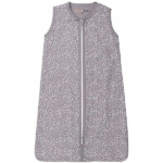 Een mooie en makkelijke slaapzak van Briljant Baby in het design Minimal Grey. Een grijze slaapzak met witte stippen en grijze biezen.