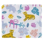 De hydrofiele washandjes Jungle Dusk Pink van het merk Briljant Baby zijn erg zacht. Set bestaat uit 3 verschillende soorten washandjes: 1x wit met strepen, 1x wit met luiaards & 1x roze met pootafdrukjes.
