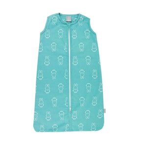 Deze mooie slaapzak in de kleur Light Ocean - groenblauw komt uit de collectie Nijntje Smile van Briljant Baby. Een heerlijke slaapzak zonder mouw met een leuke prints van Nijntje.