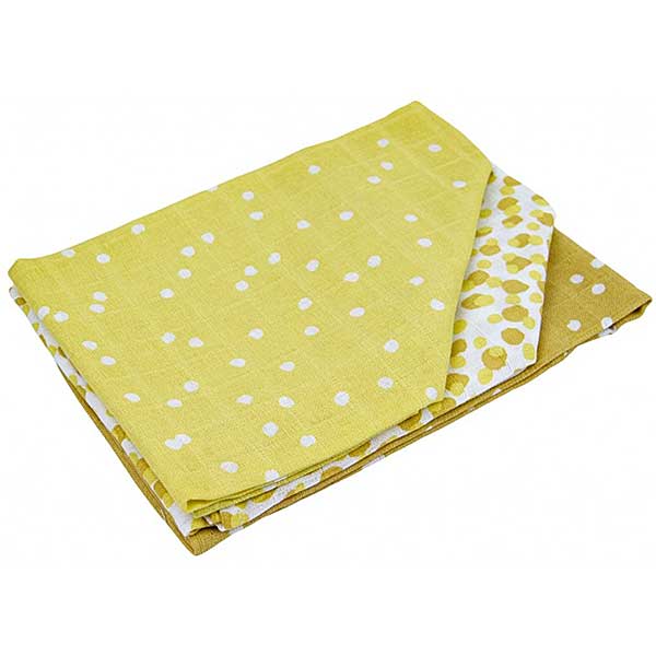 Hydrofiele multidoeken of luiers van Briljant Baby van het design Spots Ochre. Bestaand uit 3 designs: 1x wit met gele stippen, 1x lichtgeel met witte stippen & 1x okergeel met witte stippen.