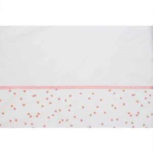 Deze mooie witte laken uit de collectie Spots Pink Grey van het kwaliteitsmerk Briljant Baby is gemaakt van hoge kwaliteit katoen en is voorzien van een leuke stippenprint.
