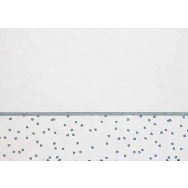 Deze mooie witte laken uit de collectie Spots Stonegreen van het kwaliteitsmerk Briljant Baby is gemaakt van hoge kwaliteit katoen en is voorzien van een leuke stippenprint.
