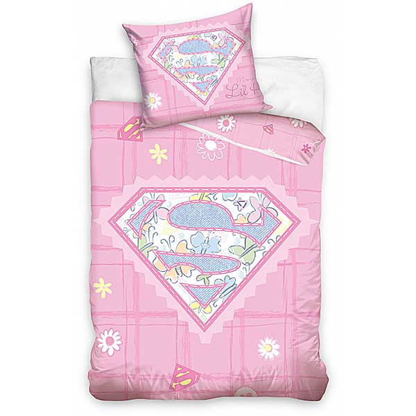 Een stoer dekbedovertrek maar wel in de lieve tinten roze voor de kleine stoere Supergirlfan. Zowel het dekbedovertrek als het kussenslopen hebben een ritsluiting.