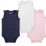 Een makkelijk basic rompertje in de kleur roze uit de collectie basics van Dirkje Babywear. Rompertje is mouwloos en is gemaakt van katoen.