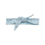 Leuk blauwe knoophaarbandje uit de Frogs and Dogs collectie. Op het haarbandje staat het logo geprint van Friends Forever in de kleur grijs.