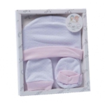 Een leuk wit setje met roze stipjes en roze boorden voor de allerkleinste. Je kleine zal in de herfst & winter de kou moeten trotseren en daarom is het belangrijk om hem of haar goed warm aan te kleden.